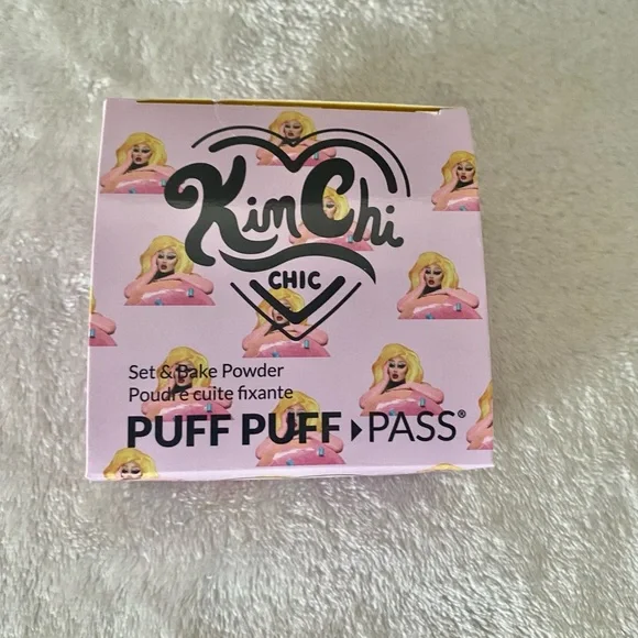Kim Chi Chic Puff Pass Makeup Set and Bake Powder - New with Box/Sealed - Picture 5 of 6